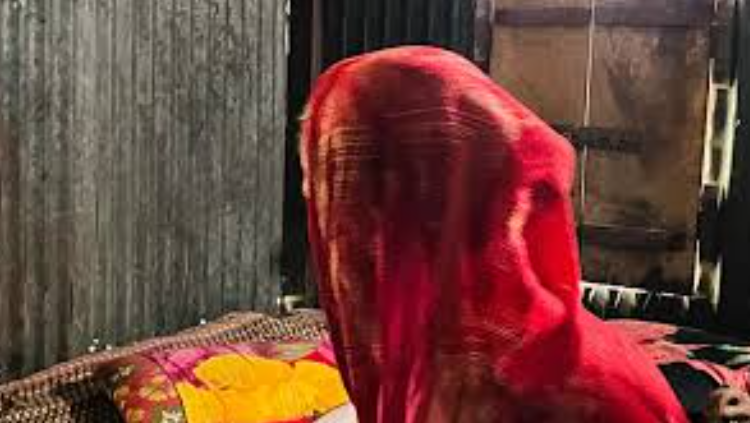 বাড়ি ছাড়লেন মুরাদনগরের নির্যাতিত সেই নারী