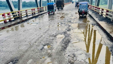 কুষ্টিয়ায় বৃষ্টিতে ধুয়ে গেল ৬৫ লাখ টাকার সংস্কার কাজ