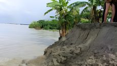 অস্বাভাবিক জোয়ারে হাতিয়ার বিস্তীর্ণ এলাকা প্লাবিত