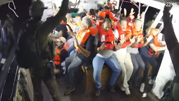 এবার গাজামুখী ব্রিটিশ ত্রাণবাহী জাহাজ ছিনতাই করলো ইসরাইল