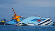 ইন্দোনেশিয়ায় ফেরিডুবিতে নিহত ২, নিখোঁজ ৪৩