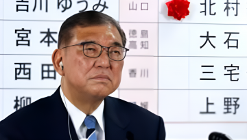 নির্বাচনে পরাজয় সত্ত্বেও ক্ষমতা ছাড়তে চান না জাপানের প্রধানমন্ত্রী