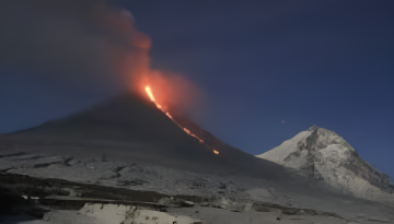 রাশিয়ায় ভূমিকম্প-সুনামির পর শুরু হলো আগ্নেয়গিরির অগ্ন্যুৎপাত