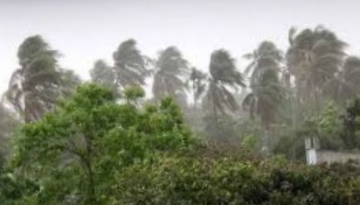 সাত অঞ্চলে ৬০ কিলোমিটার বেগে ঝড়ের শঙ্কা, সমুদ্রবন্দরে সতর্ক সংকেত