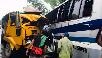 পাবনার সাঁথিয়ায় বাস-ট্রাক সংঘর্ষ, নিহত ৩