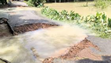 নামছে বন্যার পানি কমছে, ভেসে উঠছে ক্ষতচিহ্ন