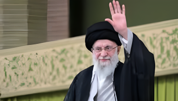 ইরান-ইসরাইল যুদ্ধের পর প্রথমবারের মতো প্রকাশ্যে খামেনি