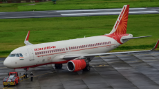 অবতরণের সময় রানওয়ে থেকে ছিটকে গেল এয়ার ইন্ডিয়ার বিমান