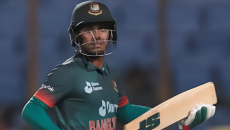 ৯ রানে সাজঘরে মিরাজ