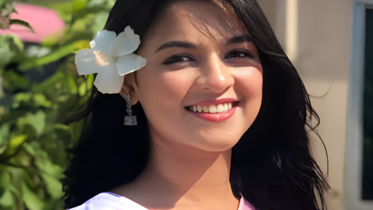 মেকআপ না করলে বেশি স্বস্তি পাই: সাদিয়া আয়মান