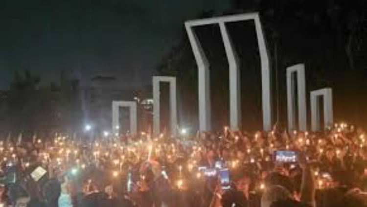 জুলাই শহীদদের স্মরণে শহীদ মিনারে ছাত্রদলের মোমবাতি প্রজ্বলন