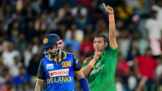 স্পিনারদের ছোবলে জয় দেখছে বাংলাদেশ