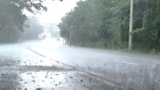 দেশের ৭ জেলায় সন্ধ্যার মধ্যে ৬০ কিমি বেগে ঝড়-বৃষ্টির পূর্বাভাস