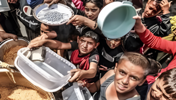 দিনের পর দিন না খেয়ে দিন কাটাচ্ছে গাজার এক তৃতীয়াংশ মানুষ