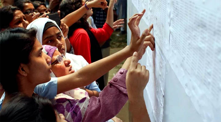 এসএসসি ও সমমান পরীক্ষার ফল প্রকাশ: পাশের হার কমেছে ১৫ শতাংশ