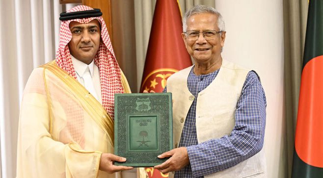 বাংলাদেশে নবনিযুক্ত সৌদি রাষ্ট্রদূতের সঙ্গে প্রধান উপদেষ্টার সৌজন্য সাক্ষাৎ