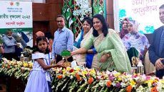 বৃক্ষমেলায় পরিচ্ছন্নতায় উদাসীনতা, পলিথিন ব্যবহার