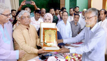 সম্মাননা পেলেন ফটো সাংবাদিক রফিকুল ইসলাম