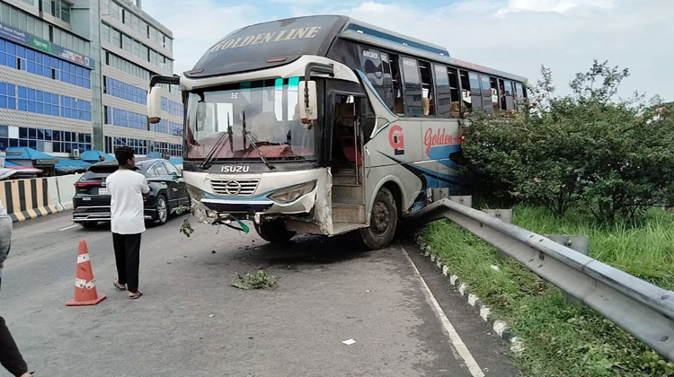ঢাকা-ভাঙ্গা এক্সপ্রেসওয়েতে চর্তুরমূখী সংঘর্ষ : আহত ২৩