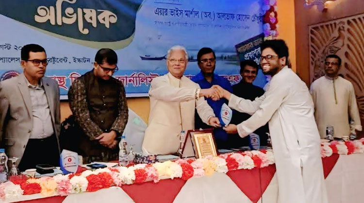 সম্মাননা পেলেন সাংবাদিক জাওহার ইকবাল