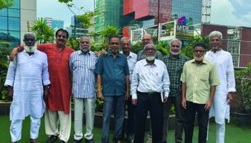 ছোট্টবেলার বন্ধুদের কাছে পেয়ে আবেগাপ্লুত মানস বন্দ্যোপাধ্যায়