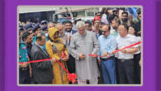 নামফলকে নিজের নাম দেখে ক্ষুব্ধ উপদেষ্টা