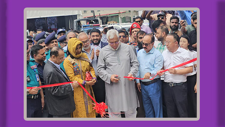নামফলকে নিজের নাম দেখে ক্ষুব্ধ উপদেষ্টা