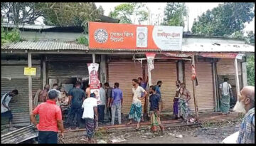 ফরিদপুরে আগুনে পুড়ে ছাই ৩ দোকান, ক্ষতি প্রায় ৬০ লাখ