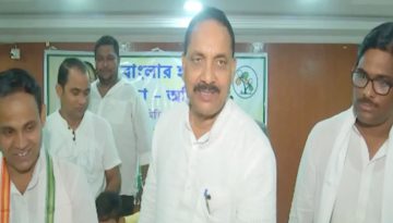 ‘বিজেপি নেতাদের পদাঘাত করে বাংলাদেশে পাঠাব’, মন্তব্য তৃণমূল নেতার