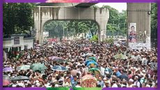 জাতীয়করণের দাবিতে শিক্ষকরা জাতীয় প্রেস ক্লাবের সামনে সড়ক অবরোধ