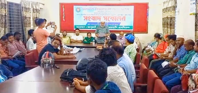 প্রাথমিক বৃত্তি পরীক্ষায় কিডারগার্টেন শিক্ষার্থীদের অন্তর্ভুক্তির দাবিতে জয়পুরহাটে সংবাদ সম্মেলন