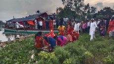 টাঙ্গাইলে বেহুলা-লক্ষিন্দরের কাহিনী অবলম্বনে যমুনায় দিনব্যাপী শাওনে ডালা অনুষ্ঠিত