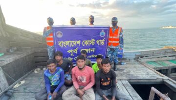 সমুদ্রে ডুবতে থাকা ফিশিং বোট থেকে ৬ জেলে উদ্ধার