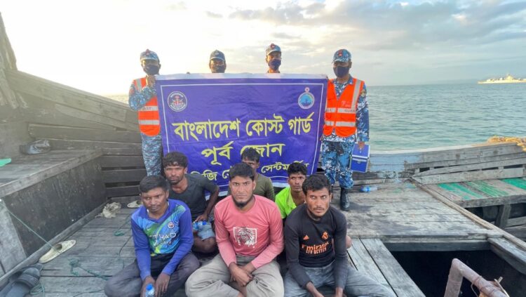 সমুদ্রে ডুবতে থাকা ফিশিং বোট থেকে ৬ জেলে উদ্ধার
