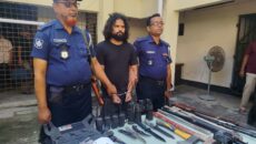 জামালপুরে যৌথবাহিনীর অভিযান: অস্ত্রভাণ্ডারসহ যুবক গ্রেফতার