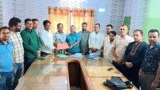 চাঁদপুর জেলা ফটো জার্নালিস্ট এসোসিয়েশনের নবনির্বাচিত কমিটির কাছে দায়িত্ব হস্তান্তর