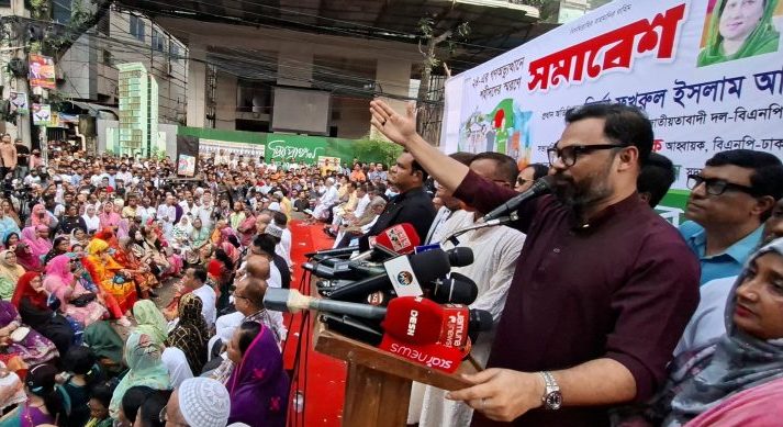 গণতন্ত্রের দ্বারপ্রান্তে বাংলাদেশ, এখনও পূর্ণ প্রতিষ্ঠা হয়নি: আমিনুল হক