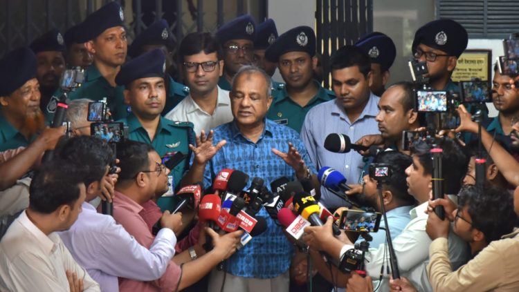 আওয়ামী লীগ অপকর্ম করলে কাউকে ছাড় নয়: স্বরাষ্ট্র উপদেষ্টা