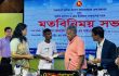 নাটোরে দুস্থ শ্রমিকদের সহায়তায় চেক বিতরণ