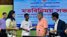 নাটোরে দুস্থ শ্রমিকদের সহায়তায় চেক বিতরণ