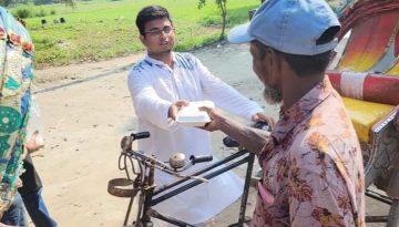 খালেদা জিয়ার সুস্থতা কামনায় জাবি ছাত্রদলের খাবার বিতরণ