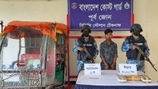 টেকনাফে কোস্ট গার্ডের অভিযানে ৩০ হাজার ইয়াবা ও ইজিবাইকসহ আটক ১