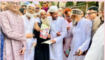 নিকুঞ্জে বিএনপি নেতা এম কফিলউদ্দিন আহমেদের লিফলেট বিতরণ