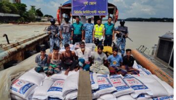পতেঙ্গায় কোস্ট গার্ডের যৌথ অভিযানে ৭ পাচারকারী আটক