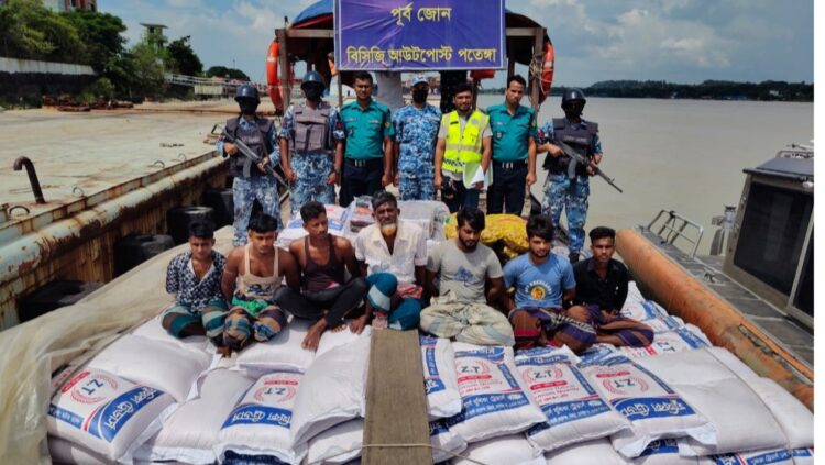 পতেঙ্গায় কোস্ট গার্ডের যৌথ অভিযানে ৭ পাচারকারী আটক