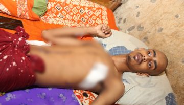 চাঁদাবাজ সন্ত্রাসীদের হামলায় তরুণ ব্যবসায়ী গুরুতর আহত: মূলহোতা ‘তোতা’!