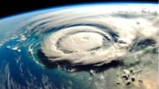 যুক্তরাষ্ট্রে মহাশক্তি নিয়ে ধেয়ে আসছে হ্যারিকেন ‘অ্যারিন’