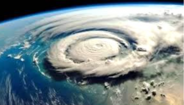 যুক্তরাষ্ট্রে মহাশক্তি নিয়ে ধেয়ে আসছে হ্যারিকেন ‘অ্যারিন’