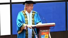 ড. ইউনূসকে সম্মানসূচক ডক্টরেট ডিগ্রি প্রদান করল ইউকেএম