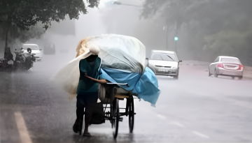 দুপুরের মধ্যে ঢাকাসহ ১২ জেলায় ঝড়-বৃষ্টির আভাস